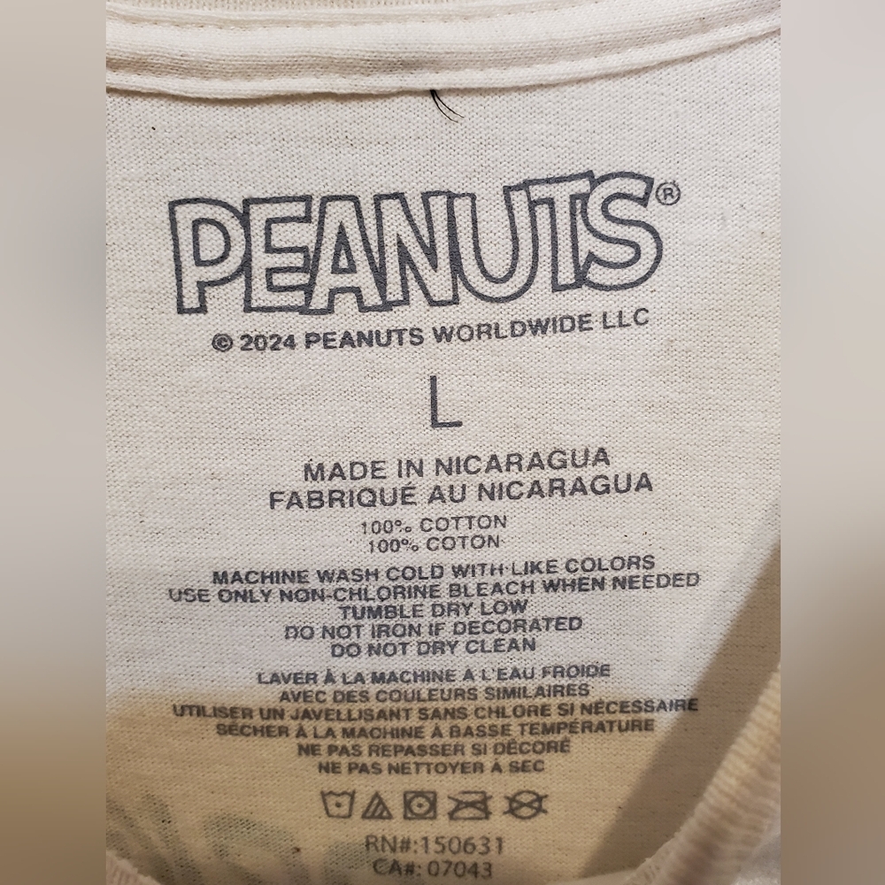 180. NWOT - Peanuts Snoopy's Cafe T-Shirt - Picture 4 of 4